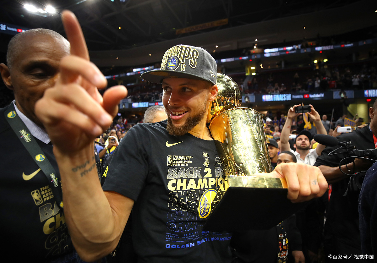 包含刷新纪录引发热议!,库里在巴黎圣日耳曼比赛中最后时刻胜出赛场气氛高涨的词条 包含刷新纪录引发热议!,库里在巴黎圣日耳曼比赛中最后时刻胜出赛场气氛高涨的词条