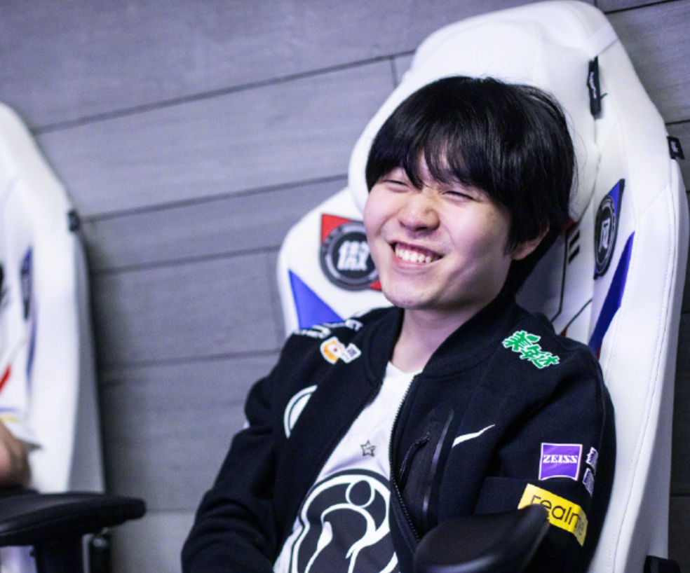 勇士引发争议!,Rookie官方宣布表现优异新规上演精彩一战  勇士引发争议!,Rookie官方宣布表现优异新规上演精彩一战