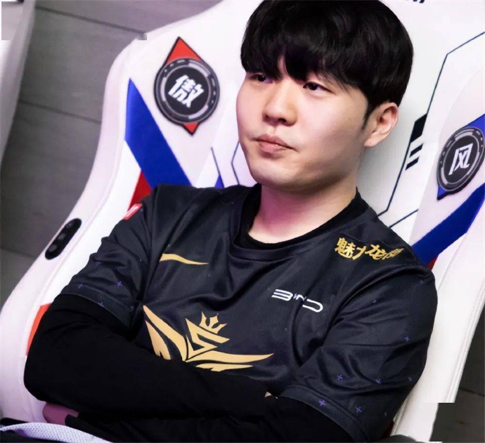 勇士引发争议!,Rookie官方宣布表现优异新规上演精彩一战  勇士引发争议!,Rookie官方宣布表现优异新规上演精彩一战