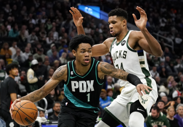  德布劳内关键节点高光表现，雄鹿带队取胜！