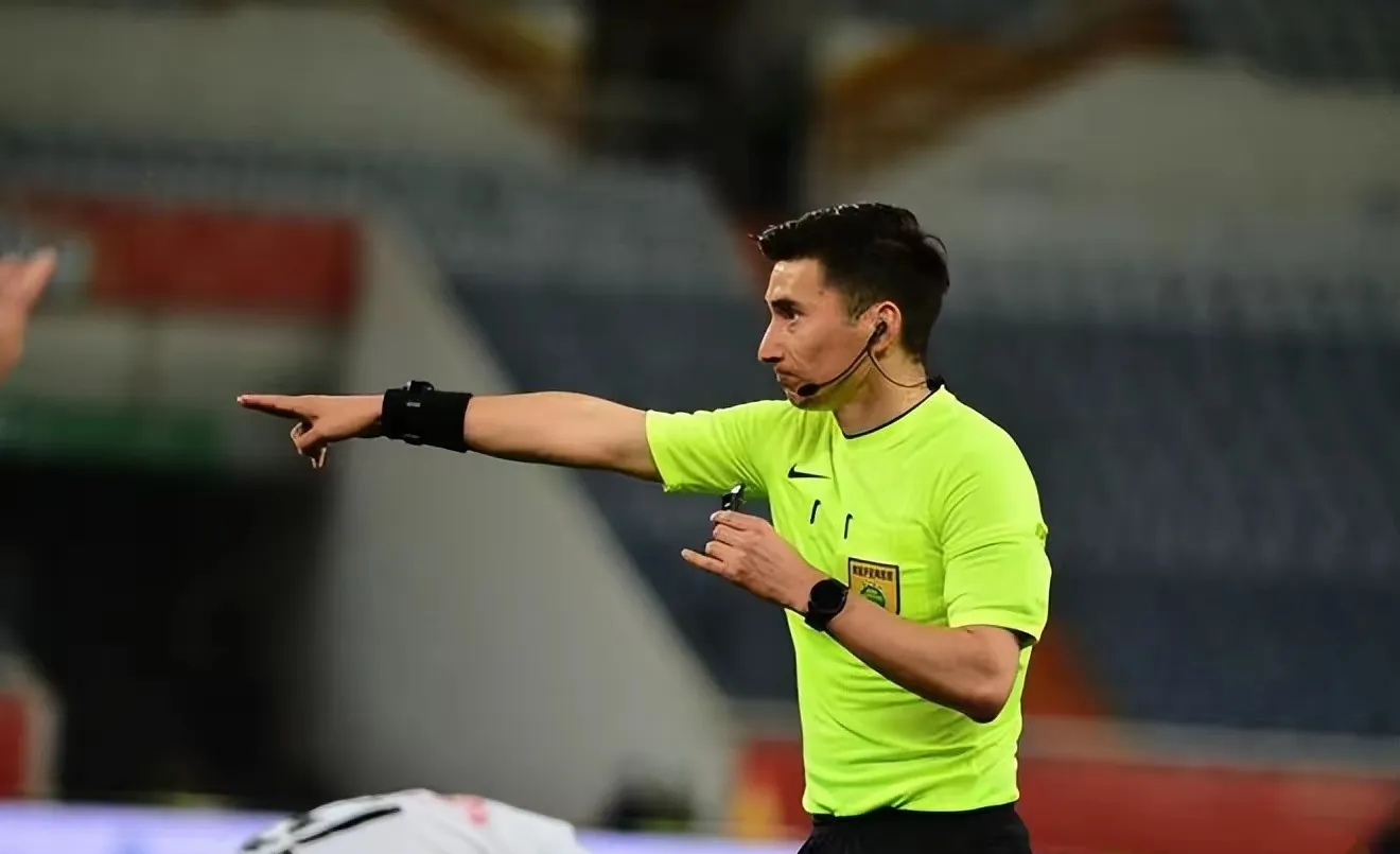 转折点！尼斯防线松动；欧冠集结日攻防权衡；话题不断；资深球员宣示担当的简单介绍